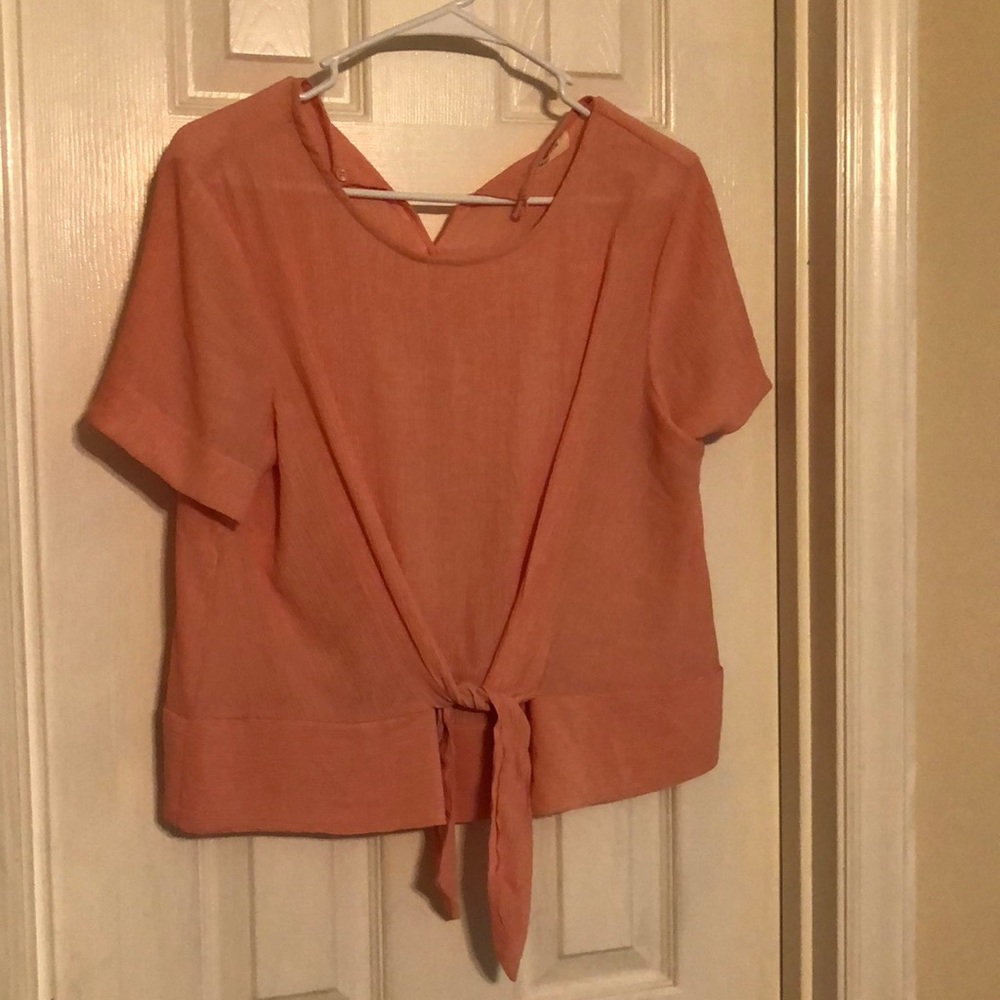 NEVERWORN. Cute light weight top.